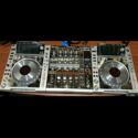 CDJ 2000 NXS (x2) + DJM 900 NXS (x1)