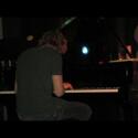 Jazzpianist s&ouml;ker seri&ouml;sa musiker