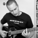 Gitarrist/riff-makare/singer songwriter finnes