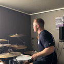 Erfaren trummis söker band/ folk att spela med