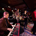 Keyboardist tillgänglig för: salsa, jazz, latin jazz, funk, soul, pop, reggae, rock, world music - inte hårdrock. 